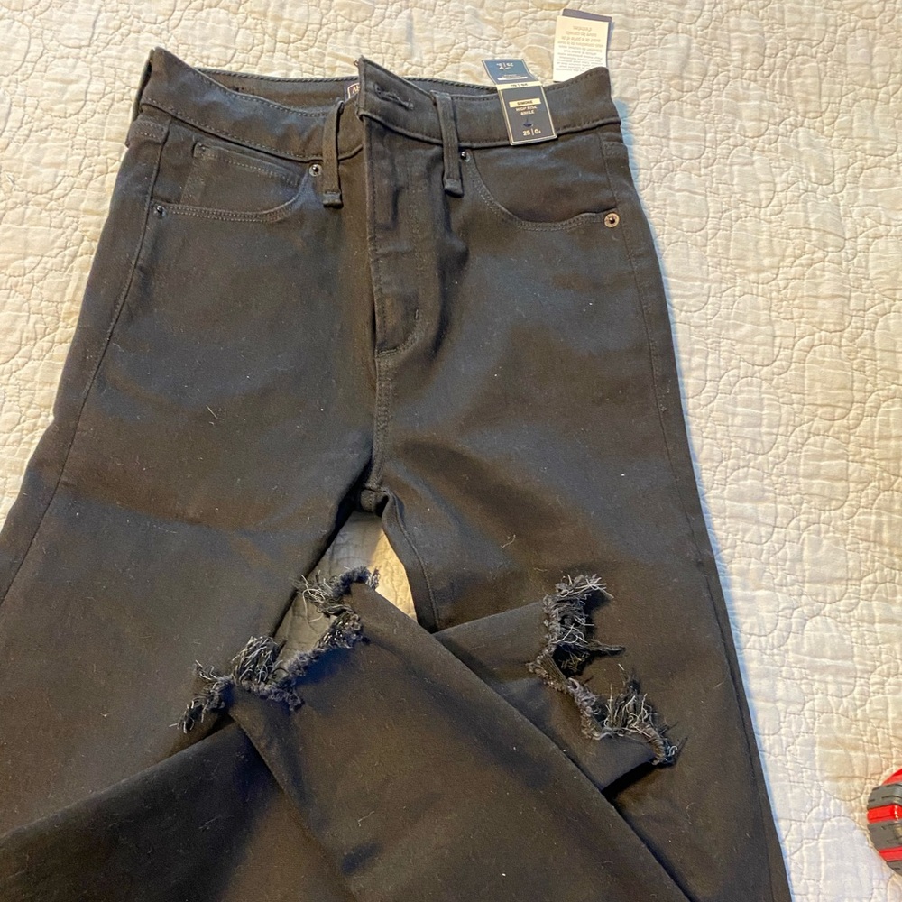 Black, skinny AF distressed ankle jeans. New with tags. Size 25.